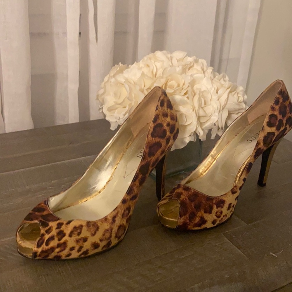 Like new Guess leopard heels
